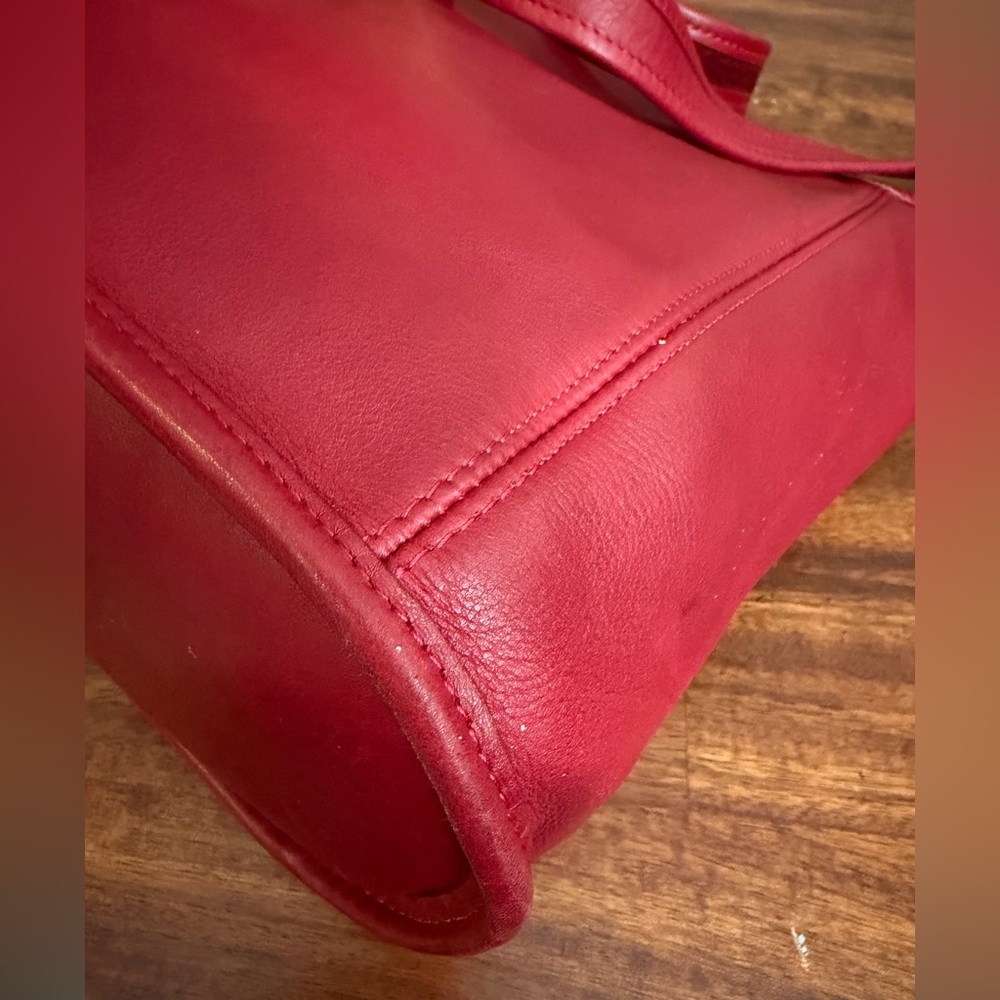 Rare Vintage Coach Vibrant Red Leather Shoulder Bag. #9060 - Picture 5 of 15